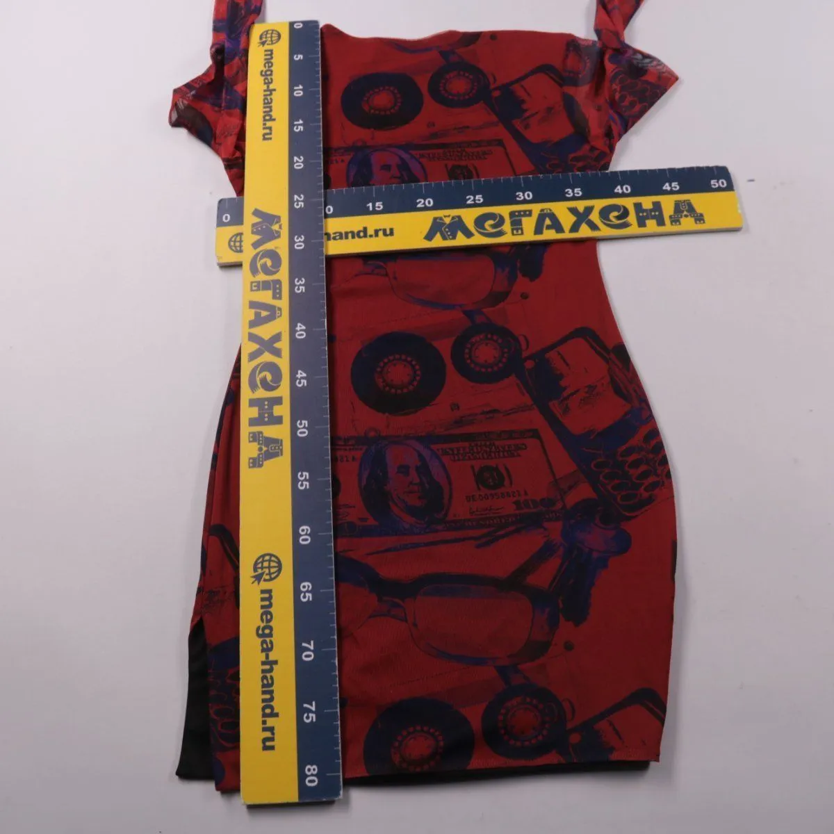 платье PrettyLittleThing