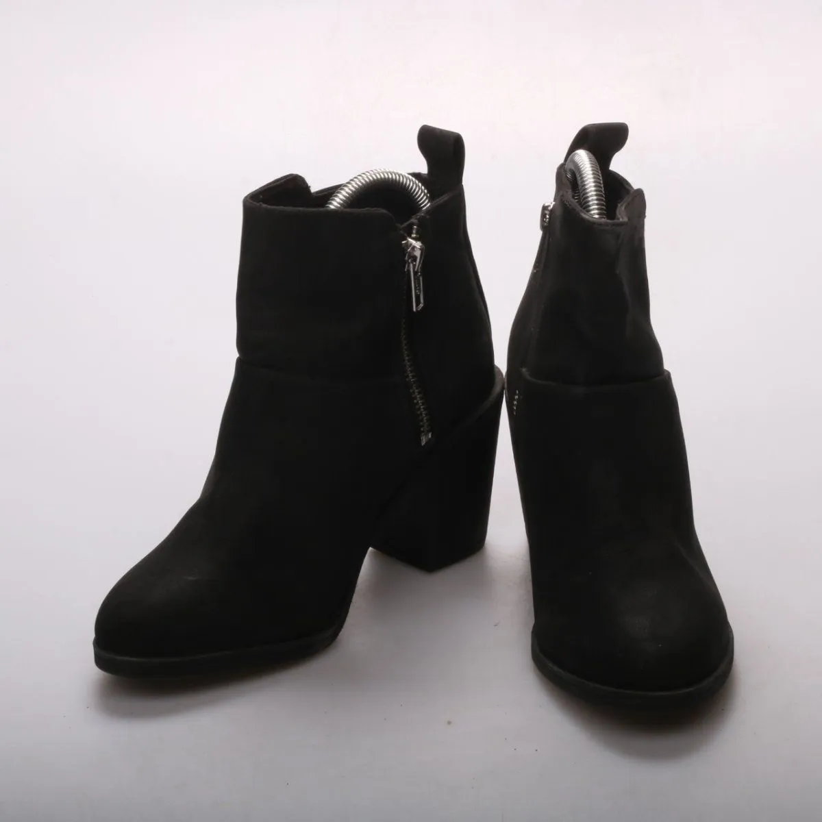 ботильоны Divided